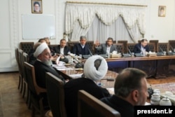 یکی از نشست‌های شورای عالی هماهنگی اقتصادی با حضور سران سه قوه در ۲۷ آذر ۷۹