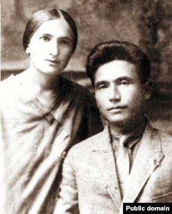 Чыңгыздын атасы Төрөкул (1903-1938) жана энеси Нагима Айтматовдор. Т.Айтматов сталиндик жазалоолордун жазыксыз курмандыгы болгон.