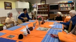 Найулюбленіше для жіночок розвага – коли студент приходить із гітарою та співає пісень