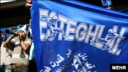 عدم آمادگی استقلال برای بازی مقابل پرسپولیس انتقادات از مدیریت این باشگاه را به اوج رسانده است