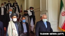 دیدار وزیر خارجه ایران (راست) با ملا عبدالغنی برادر (چپ) در تهران