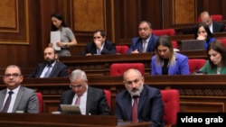 Հայաստանի կառավարության անդամները խորհրդարանում, արխիվ