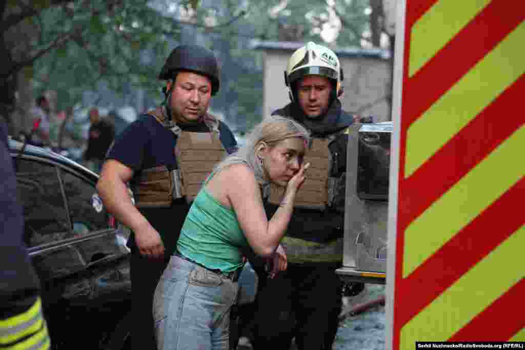 Жыхарка Кіева пасьля начнога нападу.