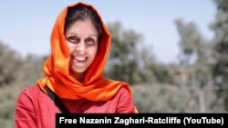 نازنین زاغری در سفری که در سال ۸۵ به بم داشته است