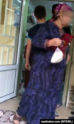 В госмагазинах норма отпуска сахара - 1 килограмм в руки