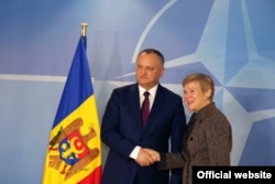 Ігар Дадон з намесьніцай генэральнага сакратара NATO Роўз Гетэмюлер.