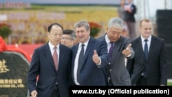 “Беларус улуттук биотехнология корпорациясына" тиешелүү курулушту расмий баштоо аземинде. Сүрөт: “TUT.BY” басылмасы. 27-июль 2018-жыл.