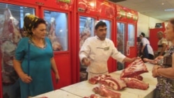 Diňle: Türkmenabatda alyjylar we bazar administrasiýasy sygyr etiniň bahasynyň üstünde dawalaşdy
