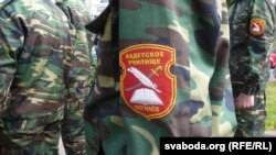 Кадэцкі шаўрон — безь беларускай мовы