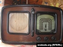 Радыёпрымач паэта і пісьменьніка Міколы Аўрамчыка, на якім ён калісьці слухаў «Свабоду». Ілюстрацыйнае фота