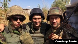 Пашинин Анатолий (аьттоагIор), цуьнан командир Манчинський Алексей (аьрроагIор), журналист Цаплиенко Андрей (юккъехь).