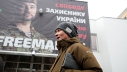 Яна Дугарь також була присутня на мітингу. Її сьогодні викликали для проведення слідчих дій