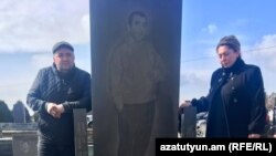 Մարտի 1-ին զոհված Արմեն Ֆարմայանի շիրմաքարը