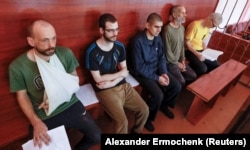 Полонені іноземці на окупованій частині Донеччини, які, ймовірно, воювали на боці України, і щодо яких хочуть провести так званий «судовий процес». Окупований Донецьк, 15 серпня 2022 року