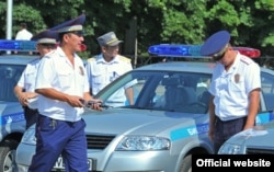 Сотрудники ДПС ГУВД Бишкека