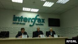 Правозахисники Аркадій Бущенко, Євген Захаров та Олександр Павліченко оголошують про початок діяльності коаліції «Проти катувань»