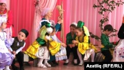 Бакчада аулак өй күренеше