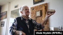 Ірына Быкава ў быкаўскай кватэры на вуліцы Танка ў Менску