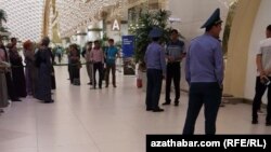 Türkmenistanyň daşyna çykmak kynçylygyna duçar bolýanlaryň ençemesi daşary ýurtlarda ýaşaýan, zähmet çekýän ýa-da okaýan raýatlar.