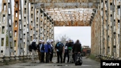 Иллюстративное фото. Наблюдатели ОБСЕ в районе Станицы Луганской, октябрь 2016 года