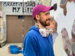 Павел Душек у минулому – вуличний артист графіті. Нині він вирішив узяти участь у відкритому конкурсі, щоб легалізувати свою творчість