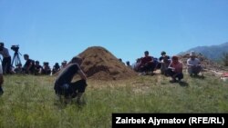 Дүйшөн Байдөбөтовду акыркы сапарга узатуу.