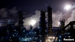 Загальний вигляд нафтопереробного заводу «Башнефть-Уфанефтєхім» біля Уфи, Башкортостан, 29 січня 2015 року.