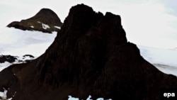 یخ های قطبی بر اثر گرمایش زمین ذوب می شوند