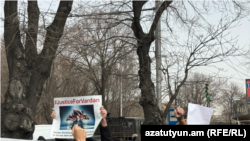 Акция в защиту председателя партии ДОГ Вардана Гукасяна у посольства США в Армении, 3 марта 2025 г.
