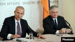 Совместная пресс-концеренция министра Великобритании по делам Европы Дэвида Лидингтона и главы МИД Армении Эдварда Налбандяна, Ереван, 18 сентября 2012 г.