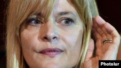 Настасья Кински на пресс-конференции в Ереване, 15 июля 2015 г.