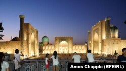 Самарканд шаарынын Регистан аянты. 4-август, 2018-жыл.