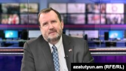 Ричард Миллз в студии Азатутюн ТВ, Ереван, 15 октября 2018 г.