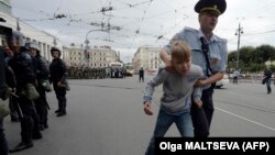 Серед затриманих під час мітингів – діти й старші люди