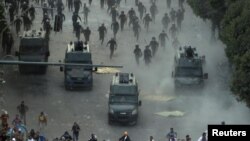 حمله نیروهای ضد شورش پلیس مصر در میدان التحریر قاهره به معترضان در روز جمعه 