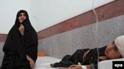 Хераттагы жардырууда жарадар болгон кыз жергиликтүү ооруканада, 1-июль, 2010