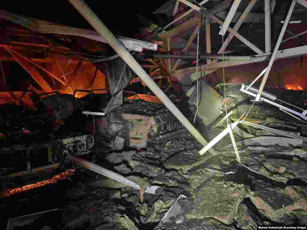 Военная администрация заявляет, что в результате инцидента было уничтожено девять автомобилей, 27 повреждено