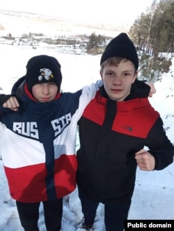 Даніл Трубееў (справа)