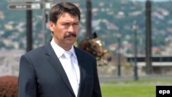 Адер Янош також заявив, що «сьогодні в Україні права угорської меншини більш обмежені, ніж у часи радянської системи»