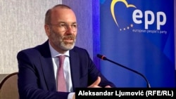 Манфред Вебер зауважив, що у випадку конфлікту на Близькому Сході ЄС був «радше у ролі спостерігача», й закликав не повторити цей сценарій з можливим урегулюванням в Україні 