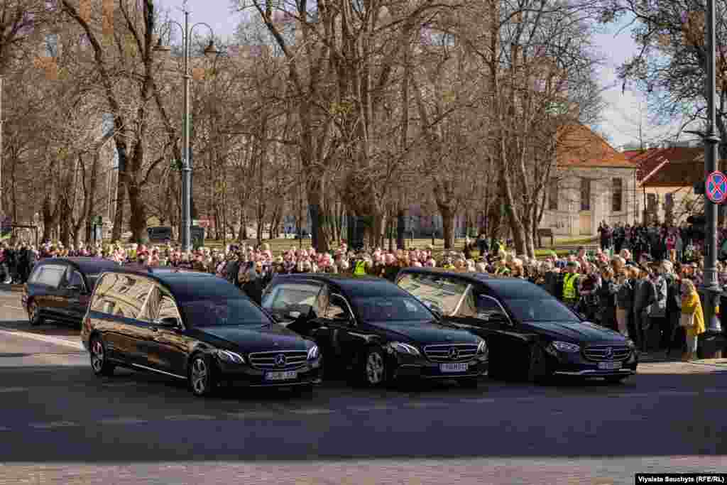 Катафалкі з целамі загінулых вайскоўцаў ЗША.