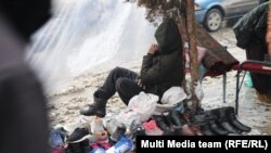 Street vendors brave the cold in Kabul on January 12.