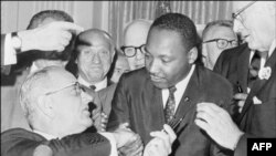 ۱۵ ژانويه سال ۱۹۲۹ ميلادی، مارتین لوترکینگ رهبر جنبش مدنی سیاهان آمریکا متولد شد