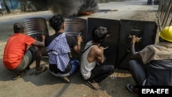 М’янма: протести проти військового перевороту тривають, є загиблі – фотогалерея