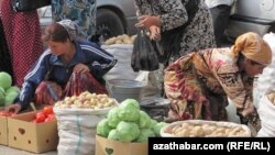 Daşoguzda azyk harytlary satylýan bazarlaryň biri