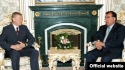 КХШТ¸ тожик президенти Имомали Раҳмон расман сўров йўллаганидан сўнггина¸ Тожикистонга қўшин киритиш масаласини кўриб чиқиши мумкин.