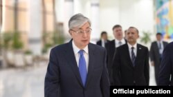 Касым-Жомарт Токаев прибыл в Узбекистан с государственным визитом вечером 14 апреля. 