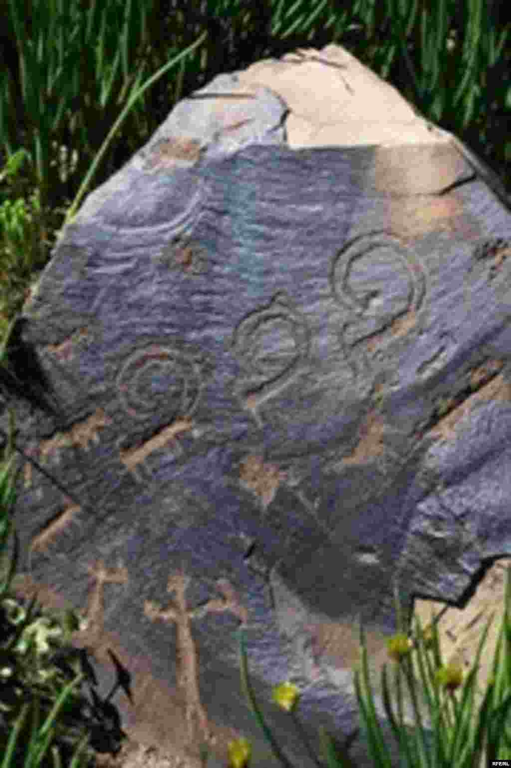 Саймалуу-Таш или расшитые камни Тянь-Шаня #14