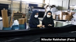 تصویری از یکی از بخش‌های کارخانه حجاب شهرکرد
