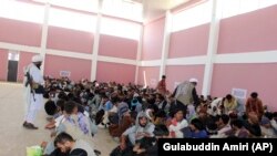 نیروهای دولتی که به اسارت طالبان در آمدند.